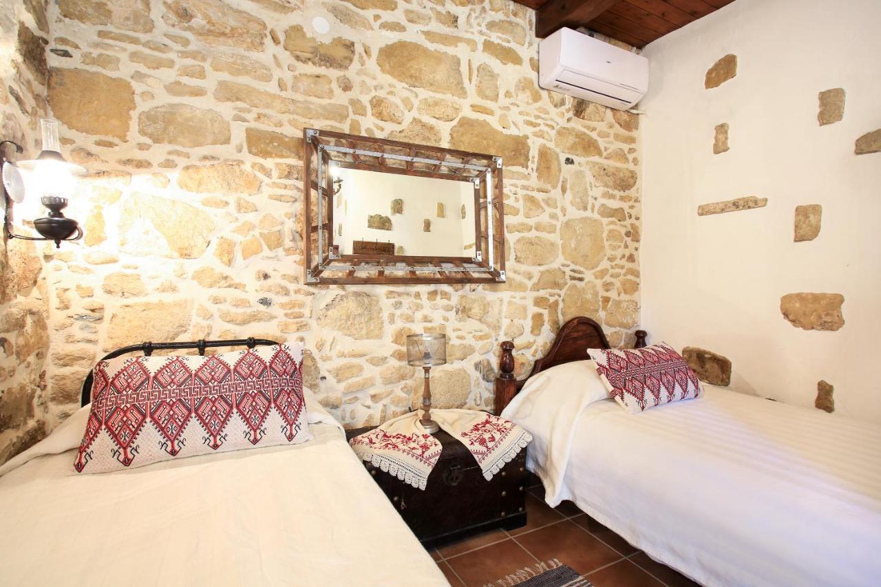 Villa Radamanthis Sivas Exterior photo